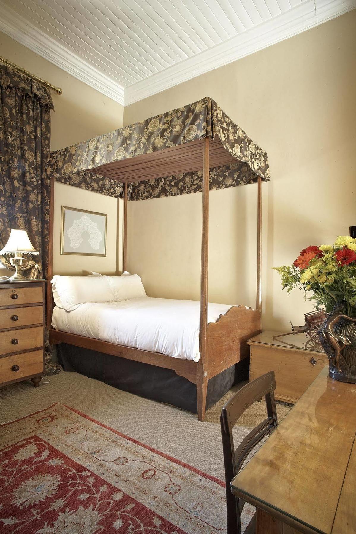Dutch Manor Antique Hotel Cape Town Exterior photo