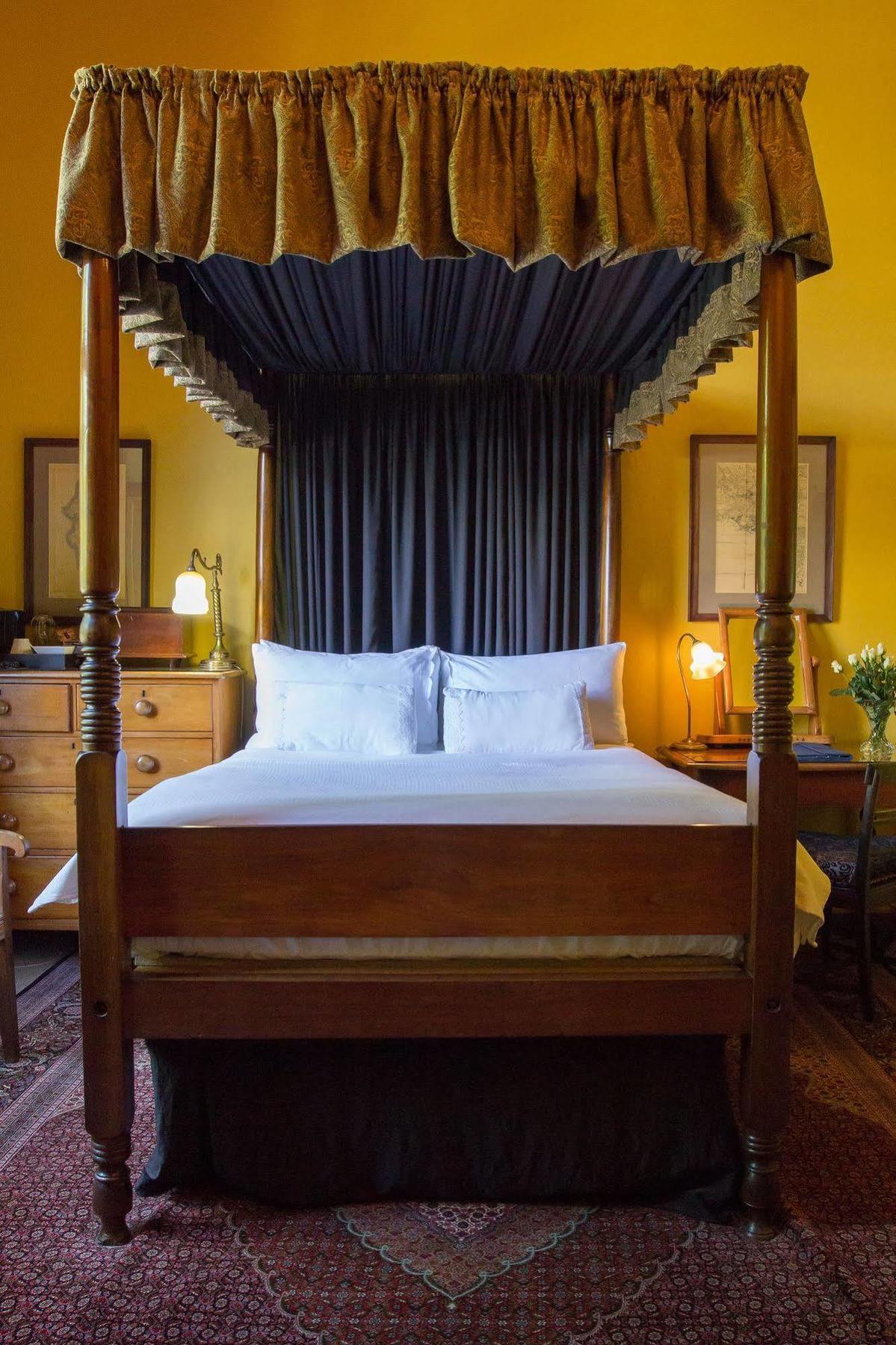 Dutch Manor Antique Hotel Cape Town Exterior photo